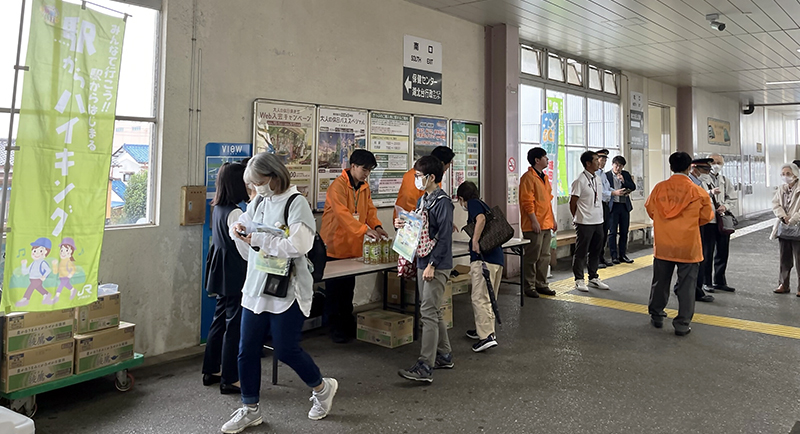 駅からハイキング